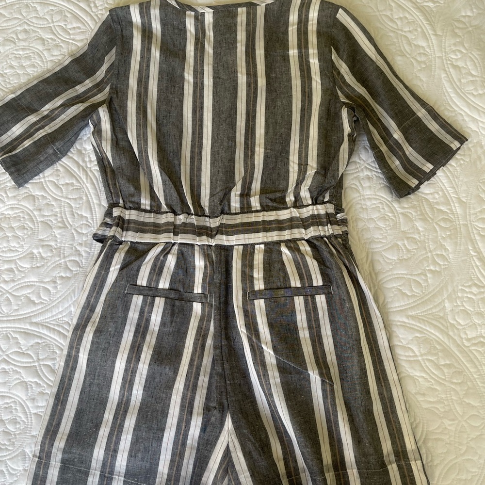 Banana Republic Gray and White Wrap Romper - Picture 6 of 7